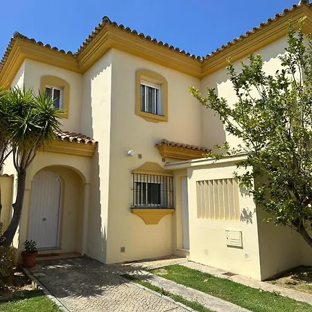 Будинок відпочинку Adosado En Novo Sancti Petri