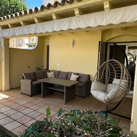 Adosado En Novo Sancti Petri Vakantiehuis