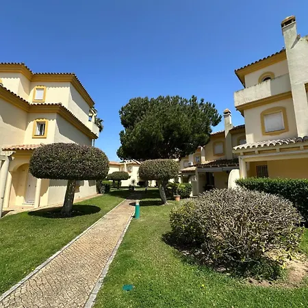 Adosado En Novo Sancti Petri Prázdninový dům