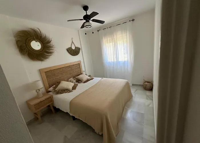 Adosado En Novo Sancti Petri Prázdninový dům *